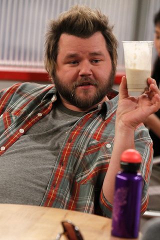 Tyler Labine, photo 3 of 3