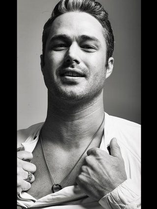 Taylor Kinney, photo 1 of 3