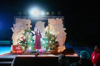 Undercover Holiday still 7