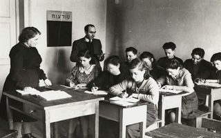 The Peretzniks still 2