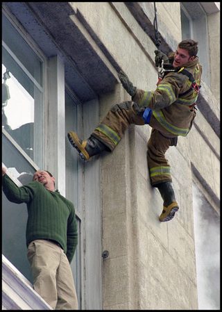 Ladder 49 still 7