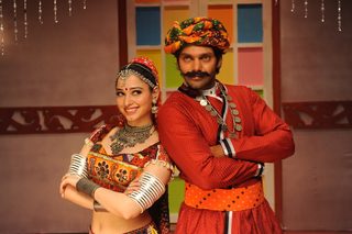 Vasuvum Saravananum Onna Padichavanga still 1