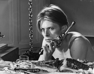The Man Who Fell to Earth still 4