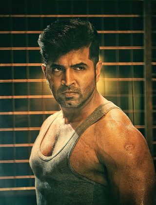 Borrder still 7