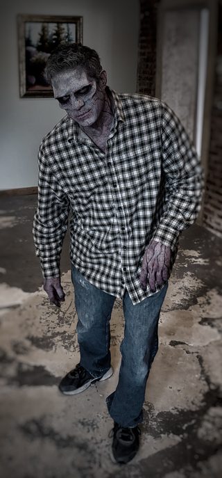 Zombacter: Center City Contagion still 3