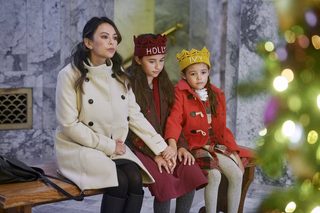 Holly & Ivy still 2