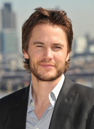 Taylor Kitsch, photo 2 of 3