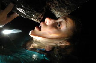 Turistas still 5