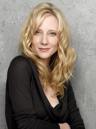 Anne Heche, photo 2 of 3