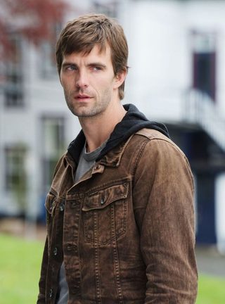 Lucas Bryant, photo 2 of 3