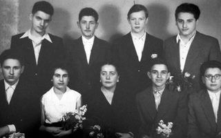 The Peretzniks still 4