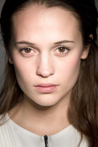 Alicia Vikander, photo 1 of 3