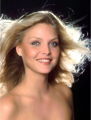 Michelle Pfeiffer, photo 1 of 3