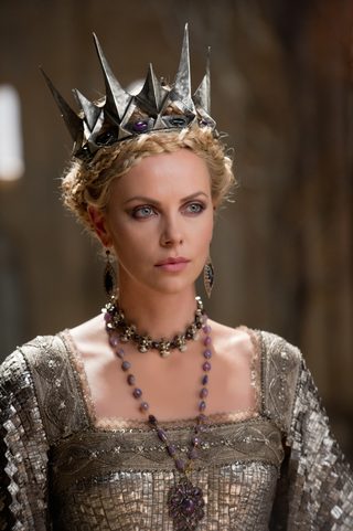 Snow White and the Huntsman still 4