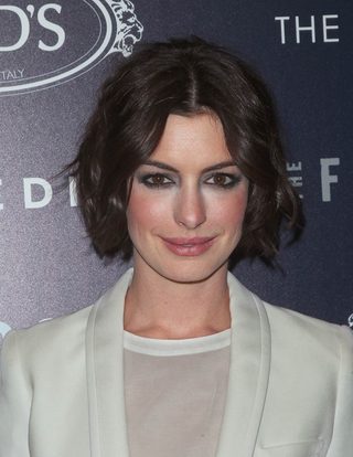 Anne Hathaway, photo 3 of 3
