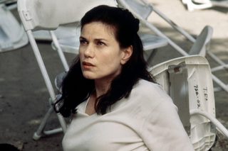 Linda Fiorentino, photo 2 of 3