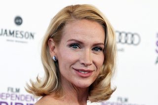 Kelly Lynch, photo 1 of 3