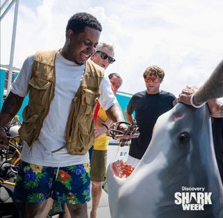Jackass Shark Week 2.0 still 8