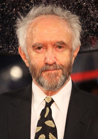 Jonathan Pryce, photo 2 of 3