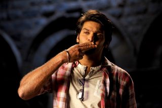 Vasuvum Saravananum Onna Padichavanga still 2
