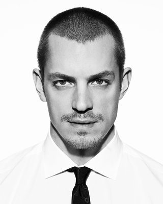 Joel Kinnaman, photo 1 of 3