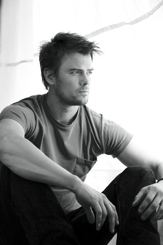 Josh Duhamel, photo 1 of 3
