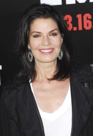 Sela Ward, photo 2 of 3
