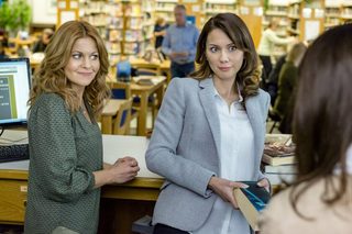 Three Bedrooms, One Corpse: An Aurora Teagarden Mystery still 7