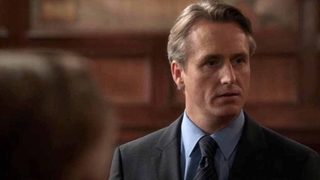 Linus Roache, photo 2 of 3