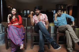 Vasuvum Saravananum Onna Padichavanga still 6