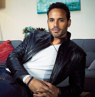 Daniel Sunjata, photo 3 of 3