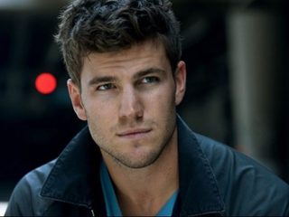 Austin Stowell, photo 3 of 3
