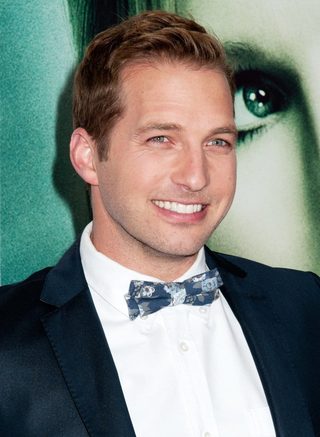 Ryan Hansen, photo 3 of 3