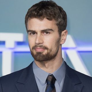 Theo James, photo 1 of 3