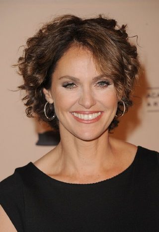 Amy Brenneman, photo 2 of 3