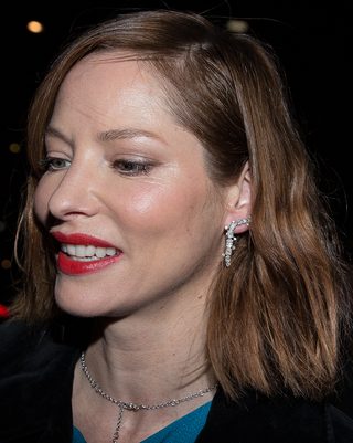 Sienna Guillory, photo 2 of 3