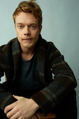 Alfie Allen, photo 2 of 3