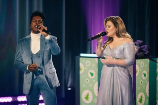 Kelly Clarkson Presents: When Christmas Comes Around still 4
