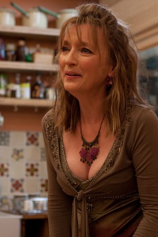 Lesley Manville, photo 2 of 3
