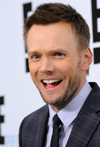Joel McHale, photo 2 of 3