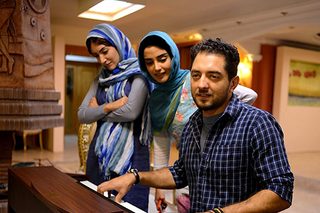 Naghshe Negar still 1