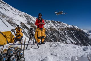 Lost on Everest still 8
