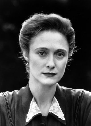Caroline Goodall, photo 1 of 2
