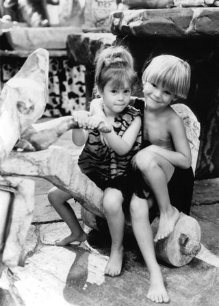 The Flintstones still 7