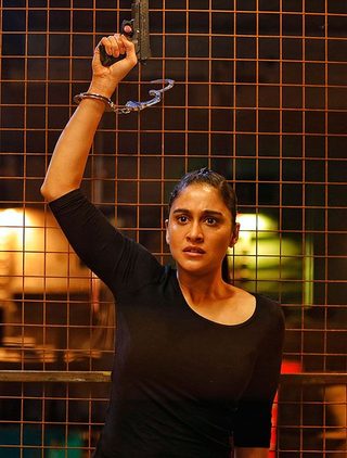 Borrder still 1