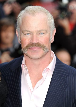 Neal McDonough, photo 2 of 3