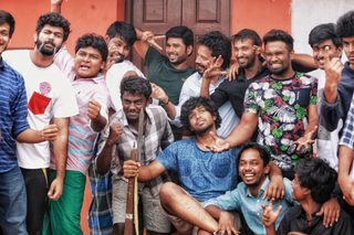 Odavum Mudiyadhu Oliyavum Mudiyadhu still 2