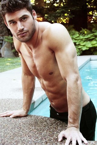 Ryan Guzman, photo 3 of 3