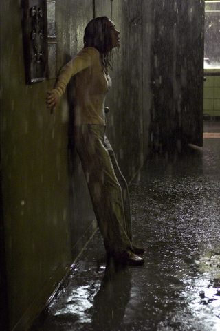 Dark Water still 5