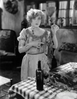 Marianne still 6